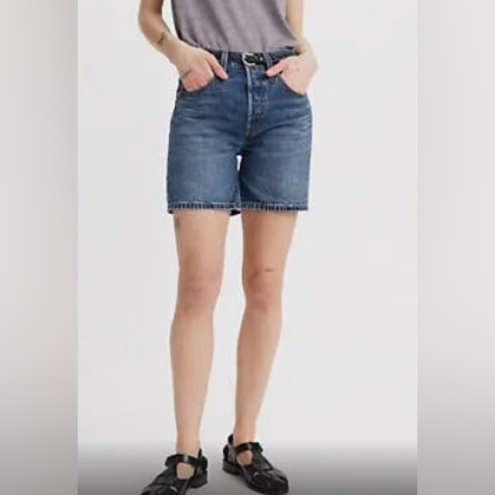 NEW Levi’s Classic‎ Bermuda Jean Shorts. 31